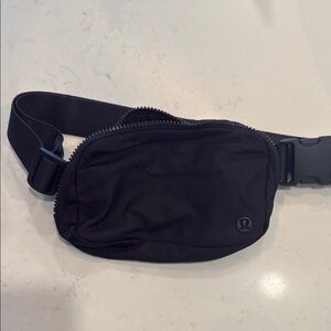 Lululemon Athletica everywhere belt bag 1L in black